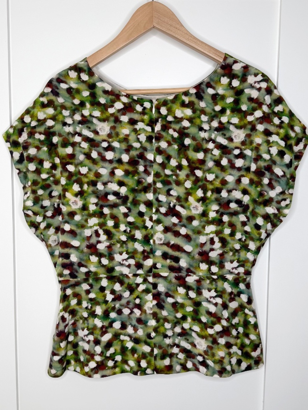 M.M. LaFleur The Nejvi Top - Washable Silk Short Sleeve Spotlight Print M - Picture 5 of 10